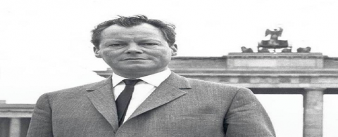Fallecimiento de Willy Brandt, premio nobel de la paz impulsor de las relaciones entre Alemania Occidental, Alemania Oriental, Polonia y la Unión Soviética. 